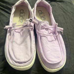 New women’s hey dudes!